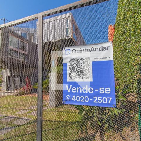 Casa à venda com 340m², 3 quartos e 3 vagasFachada