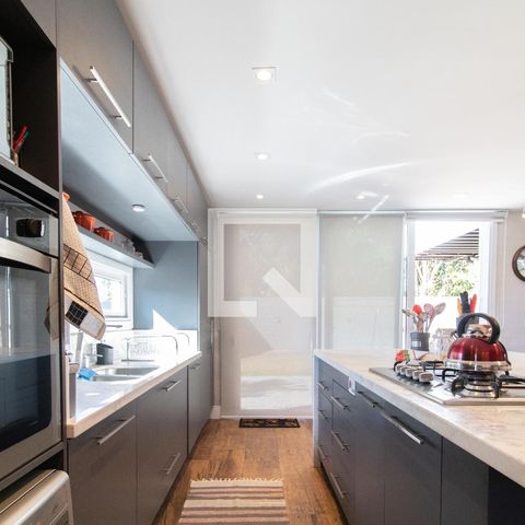 Casa à venda com 340m², 3 quartos e 3 vagasCozinha e Área de Serviço