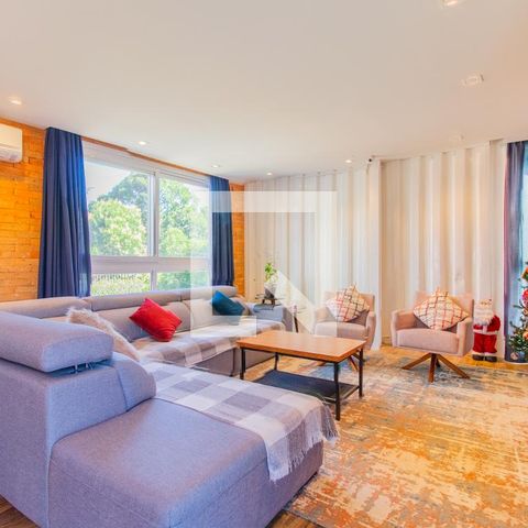 Casa à venda com 340m², 3 quartos e 3 vagasSala