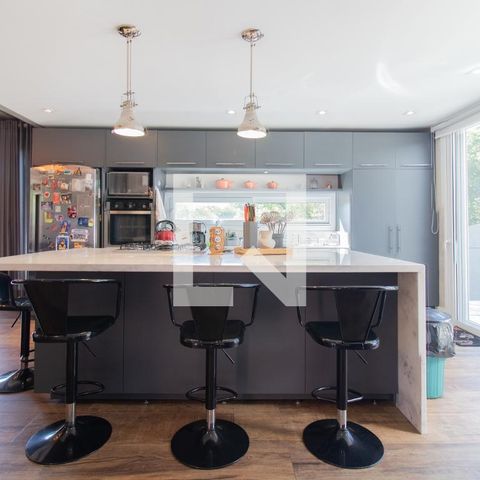 Casa à venda com 340m², 3 quartos e 3 vagasCozinha e Área de Serviço