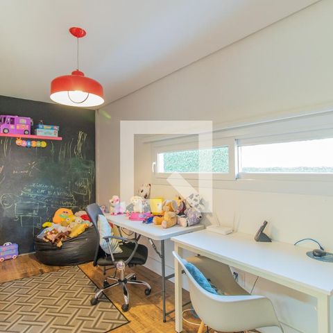 Casa à venda com 340m², 3 quartos e 3 vagasEscritório