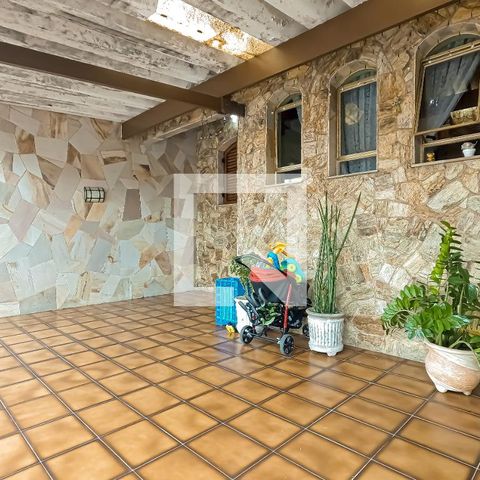 Casa à venda com 180m², 4 quartos e 2 vagas Casa à venda com 180m², 4 quartos e 2 vagasGaragem