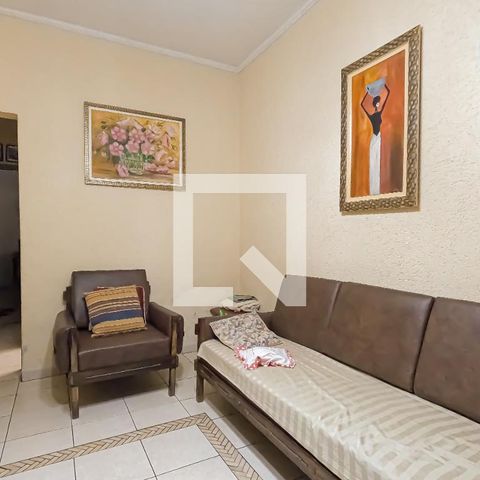 Casa à venda com 180m², 4 quartos e 2 vagas Casa à venda com 180m², 4 quartos e 2 vagasSala