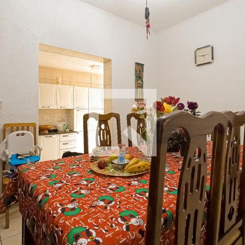 Casa à venda com 180m², 4 quartos e 2 vagas Casa à venda com 180m², 4 quartos e 2 vagasCozinha
