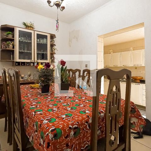 Casa à venda com 180m², 4 quartos e 2 vagas Casa à venda com 180m², 4 quartos e 2 vagasCozinha