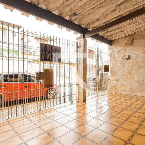 Casa à venda com 180m², 4 quartos e 2 vagas Casa à venda com 180m², 4 quartos e 2 vagasGaragem