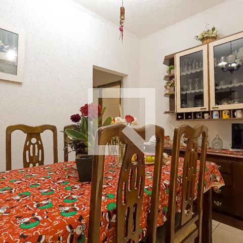 Casa à venda com 180m², 4 quartos e 2 vagas Casa à venda com 180m², 4 quartos e 2 vagasCozinha