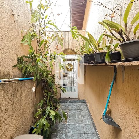 Casa à venda com 180m², 4 quartos e 2 vagas Casa à venda com 180m², 4 quartos e 2 vagasEntrada