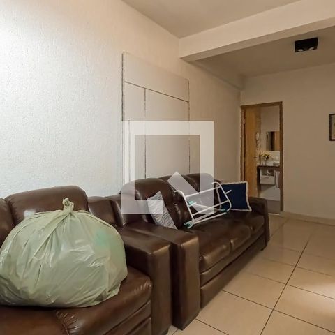 Casa à venda com 180m², 4 quartos e 2 vagas Casa à venda com 180m², 4 quartos e 2 vagasSuíte