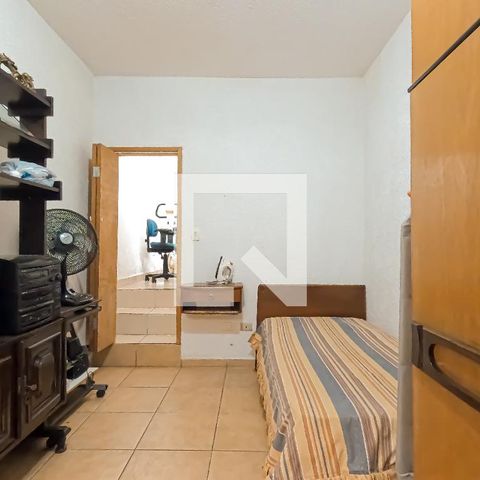 Casa à venda com 180m², 4 quartos e 2 vagas Casa à venda com 180m², 4 quartos e 2 vagasQuarto 3