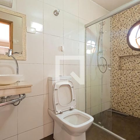 Casa à venda com 180m², 4 quartos e 2 vagas Casa à venda com 180m², 4 quartos e 2 vagasBanheiro de serviço