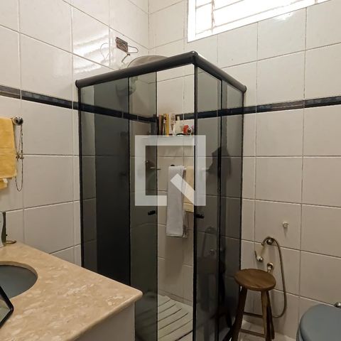 Casa à venda com 180m², 4 quartos e 2 vagas Casa à venda com 180m², 4 quartos e 2 vagasBanheiro