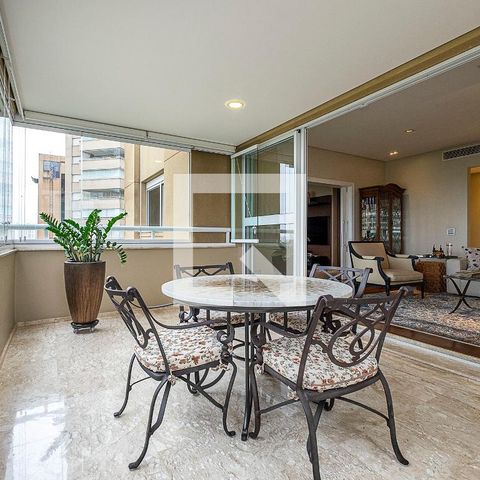 Apartamento à venda com 264m², 4 quartos e 5 vagasVaranda
