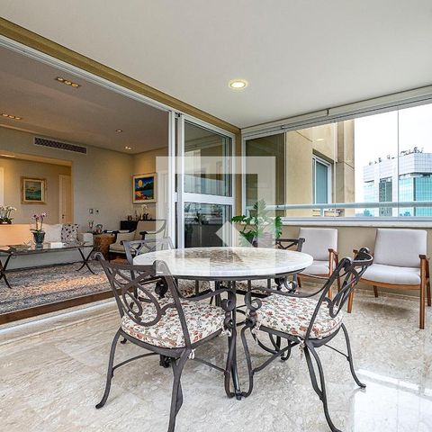 Apartamento à venda com 264m², 4 quartos e 5 vagasVaranda