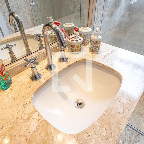 Apartamento à venda com 264m², 4 quartos e 5 vagasSuíte 2 - Banheiro
