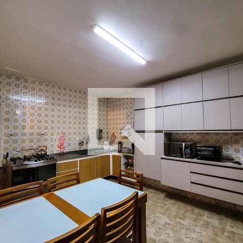 Casa para alugar com 174m², 4 quartos e 2 vagas Casa para alugar com 174m², 4 quartos e 2 vagasCozinha