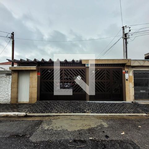 Casa para alugar com 174m², 4 quartos e 2 vagas Casa para alugar com 174m², 4 quartos e 2 vagasFachada