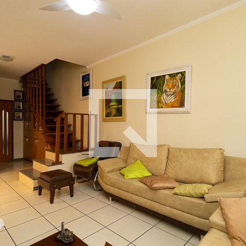 Casa à venda com 150m², 3 quartos e 2 vagasSala