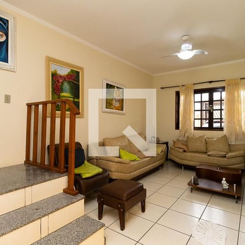 Casa à venda com 150m², 3 quartos e 2 vagasSala