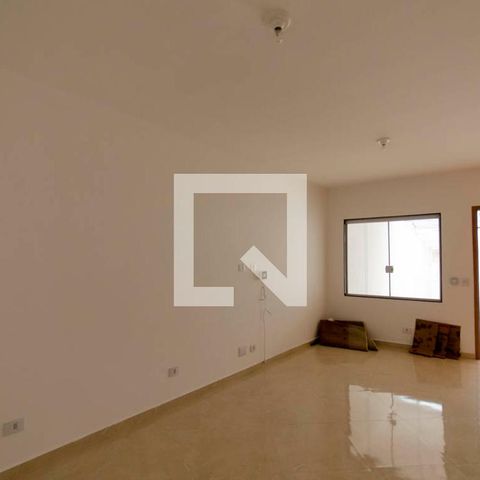Casa à venda com 100m², 3 quartos e 2 vagas Casa à venda com 100m², 3 quartos e 2 vagasSala