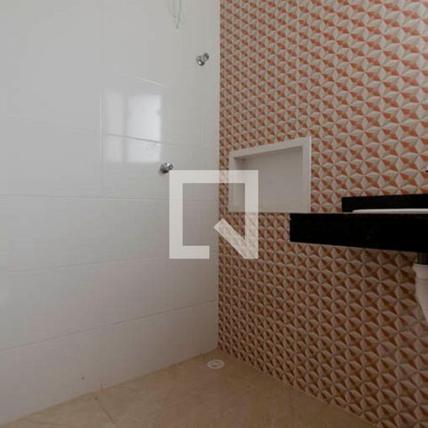 Casa à venda com 100m², 3 quartos e 2 vagas Casa à venda com 100m², 3 quartos e 2 vagasBanheiro Suíte
