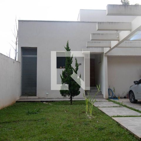 Casa de condomínio à venda com 405m², 3 quartos e 2 vagas Casa de condomínio à venda com 405m², 3 quartos e 2 vagasFachada
