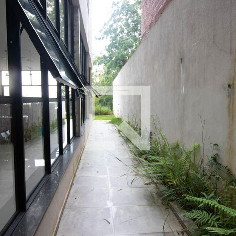 Casa de condomínio à venda com 405m², 3 quartos e 2 vagas Casa de condomínio à venda com 405m², 3 quartos e 2 vagasÁrea externa