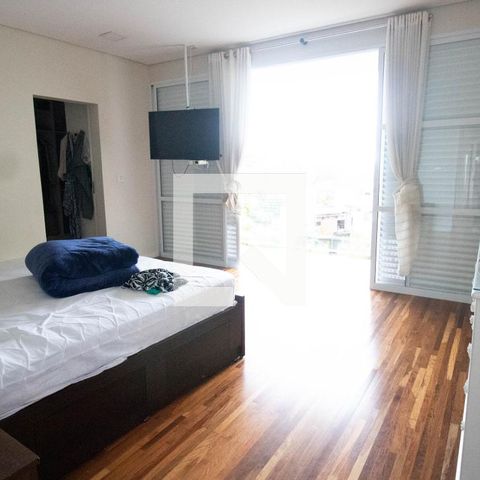 Casa de condomínio à venda com 405m², 3 quartos e 2 vagas Casa de condomínio à venda com 405m², 3 quartos e 2 vagasSuíte 2