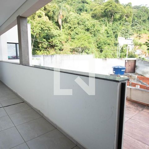 Casa de condomínio à venda com 405m², 3 quartos e 2 vagas Casa de condomínio à venda com 405m², 3 quartos e 2 vagasVaranda