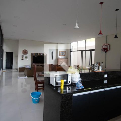 Casa de condomínio à venda com 405m², 3 quartos e 2 vagas