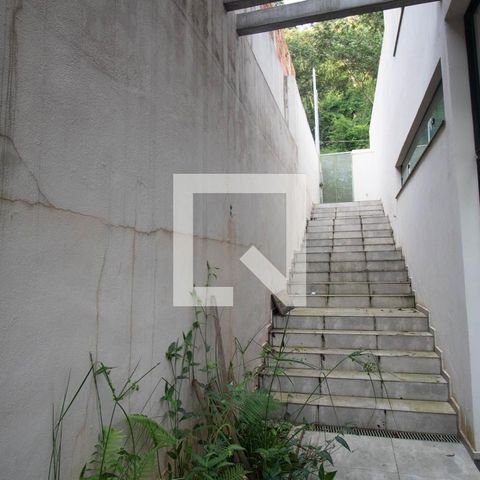 Casa de condomínio à venda com 405m², 3 quartos e 2 vagas Casa de condomínio à venda com 405m², 3 quartos e 2 vagasÁrea externa