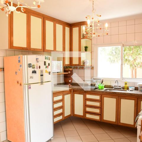 Casa de condomínio para alugar com 315m², 3 quartos e 6 vagasCozinha
