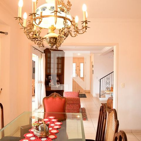 Casa de condomínio para alugar com 315m², 3 quartos e 6 vagasSala