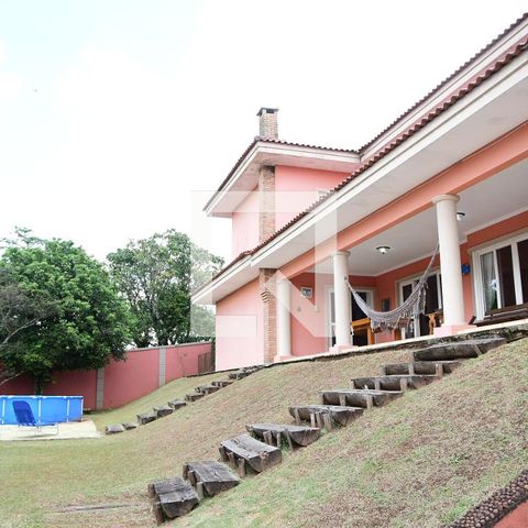Casa de condomínio para alugar com 315m², 3 quartos e 6 vagasQuintal