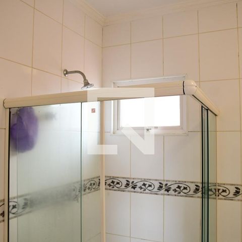 Casa de condomínio para alugar com 315m², 3 quartos e 6 vagasBanheiro da Suíte 3 