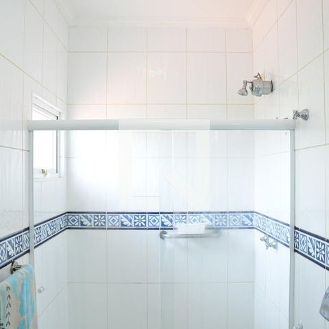 Casa de condomínio para alugar com 315m², 3 quartos e 6 vagasBanheiro da Suíte 2