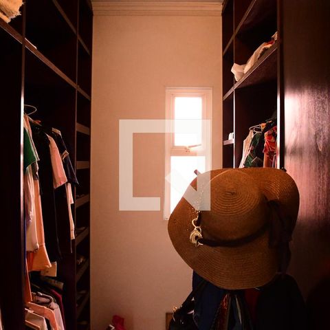 Casa de condomínio para alugar com 315m², 3 quartos e 6 vagasCloset da suíte 3