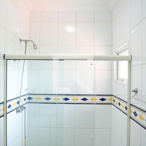 Casa de condomínio para alugar com 315m², 3 quartos e 6 vagasBanheiro da Suíte 1