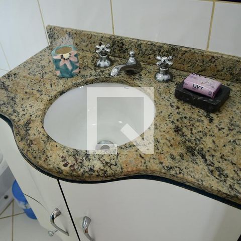 Casa de condomínio para alugar com 315m², 3 quartos e 6 vagasBanheiro da Suíte 2