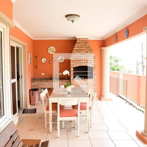 Casa de condomínio para alugar com 315m², 3 quartos e 6 vagasVaranda
