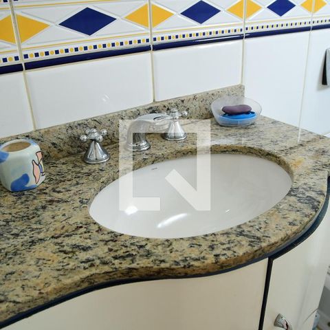 Casa de condomínio para alugar com 315m², 3 quartos e 6 vagasBanheiro da Suíte 1
