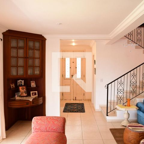 Casa de condomínio para alugar com 315m², 3 quartos e 6 vagasSala