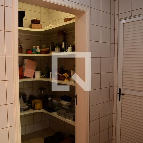 Casa de condomínio para alugar com 315m², 3 quartos e 6 vagasDespensa