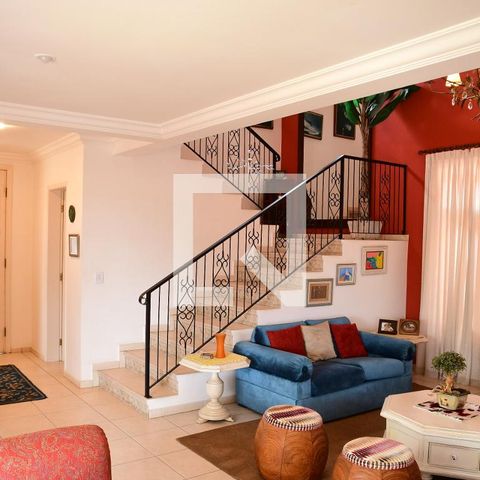 Casa de condomínio para alugar com 315m², 3 quartos e 6 vagasSala