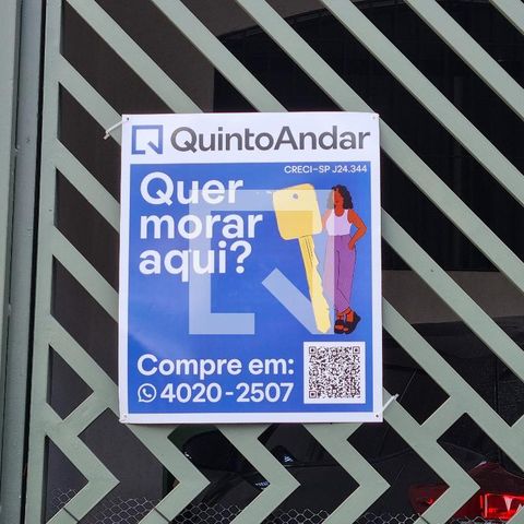 Casa à venda com 212m², 3 quartos e 2 vagas Casa à venda com 212m², 3 quartos e 2 vagasPlaquinha instalada no portão do imóvel