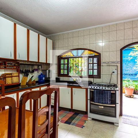 Casa à venda com 212m², 3 quartos e 2 vagas Casa à venda com 212m², 3 quartos e 2 vagasCozinha