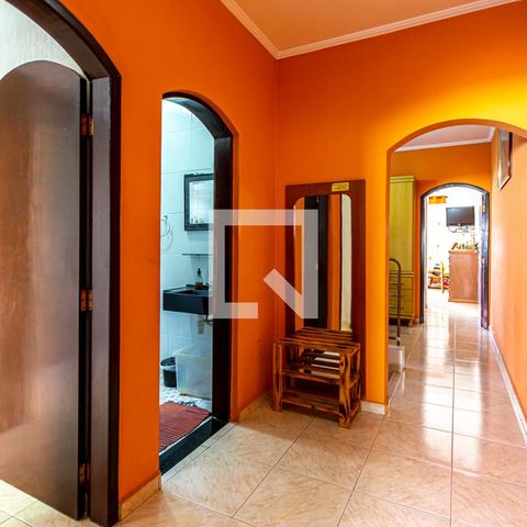Casa à venda com 212m², 3 quartos e 2 vagas Casa à venda com 212m², 3 quartos e 2 vagasCorredor Dormitórios