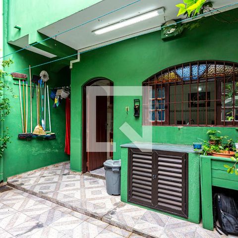 Casa à venda com 212m², 3 quartos e 2 vagas Casa à venda com 212m², 3 quartos e 2 vagasQuintal Fundos