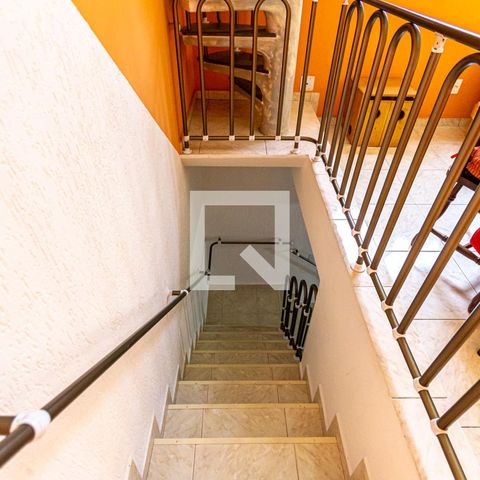 Casa à venda com 212m², 3 quartos e 2 vagas Casa à venda com 212m², 3 quartos e 2 vagasEscada Hall Dormitórios