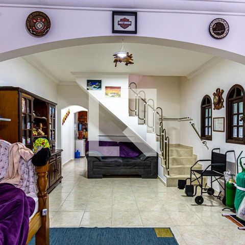 Casa à venda com 212m², 3 quartos e 2 vagas Casa à venda com 212m², 3 quartos e 2 vagasSala
